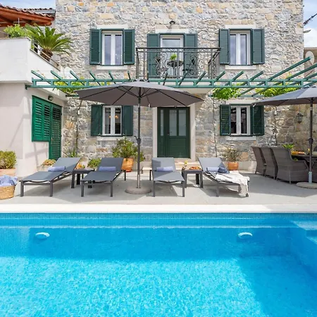 Villa New Filipetti In Center, 4 En-suite Bedrooms Charming Stone House, Heated Private Pool, 600m From Makarska