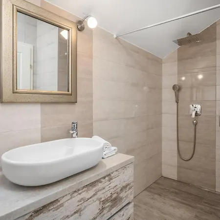 New Filipetti In Center, 4 En-suite Bedrooms Charming Stone House, Heated Private Pool, 600m From Villa