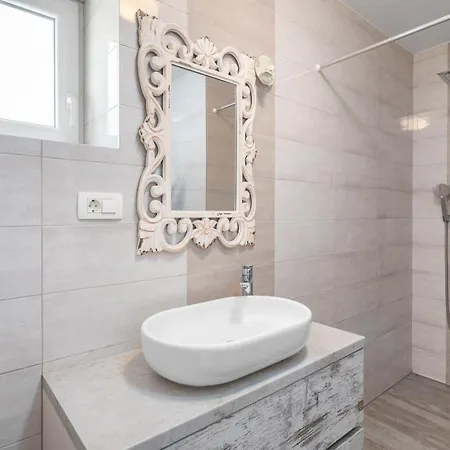 New Filipetti In Center, 4 En-suite Bedrooms Charming Stone House, Heated Private Pool, 600m From Villa *