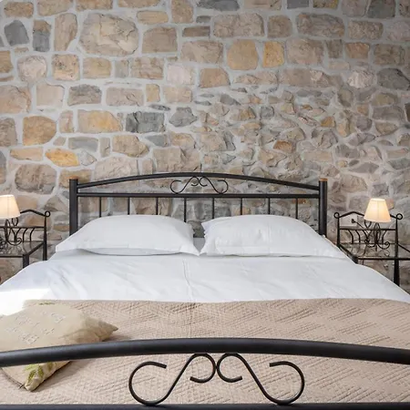 Villa Filipetti In Center, 4 En-suite Bedrooms Charming Stone House, Heated Private Pool, 600m From Makarska