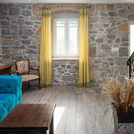 Villa New Filipetti In Center, 4 En-suite Bedrooms Charming Stone House, Heated Private Pool, 600m From Makarska