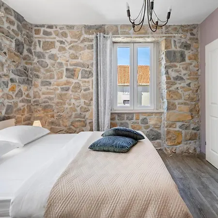 New Filipetti In Center, 4 En-suite Bedrooms Charming Stone House, Heated Private Pool, 600m From * Makarska
