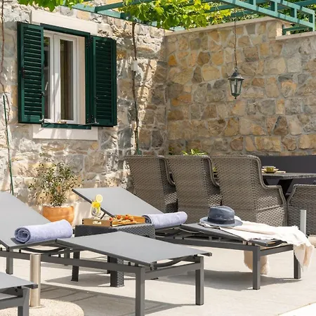 Filipetti In Center, 4 En-suite Bedrooms Charming Stone House, Heated Private Pool, 600m From Villa Makarska
