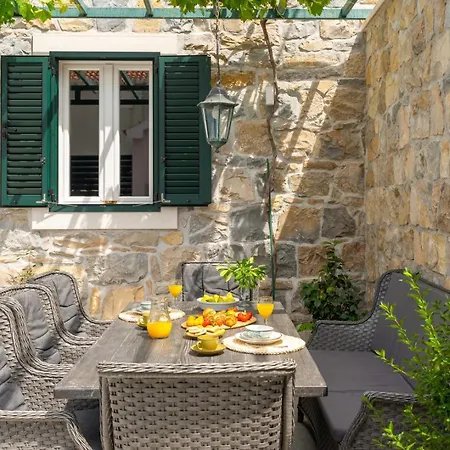 Filipetti In Center, 4 En-suite Bedrooms Charming Stone House, Heated Private Pool, 600m From Villa Makarska