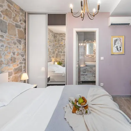 Villa Filipetti In Center, 4 En-suite Bedrooms Charming Stone House, Heated Private Pool, 600m From Makarska