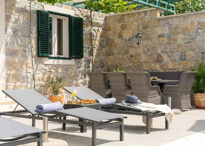 Filipetti In Center, 4 En-suite Bedrooms Charming Stone House, Heated Private Pool, 600m From Villa Makarska