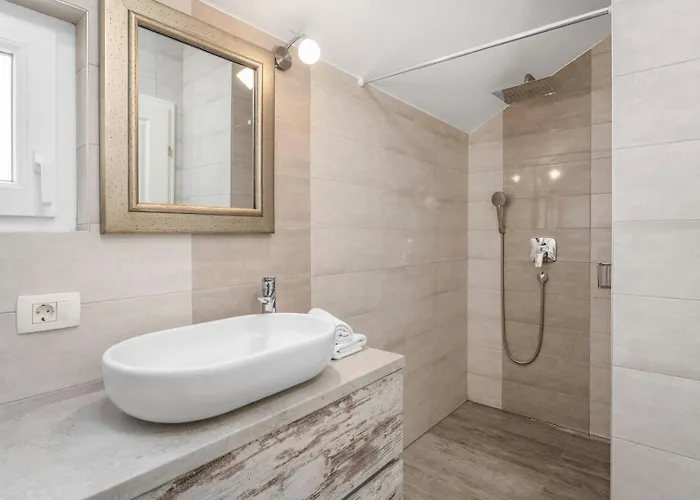 Filipetti In Center, 4 En-suite Bedrooms Charming Stone House, Heated Private Pool, 600m From Villa