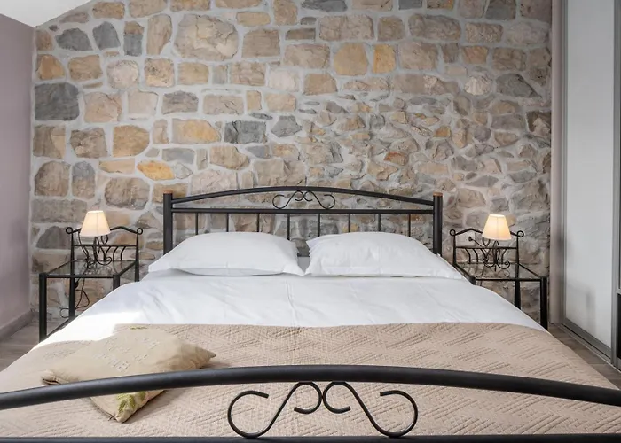 Villa Filipetti In Center, 4 En-suite Bedrooms Charming Stone House, Heated Private Pool, 600m From Makarska