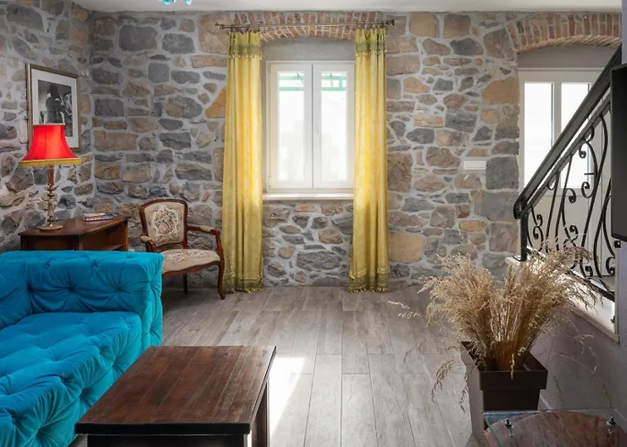 Villa Filipetti In Center, 4 En-suite Bedrooms Charming Stone House, Heated Private Pool, 600m From Makarska