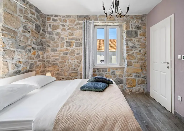 Filipetti In Center, 4 En-suite Bedrooms Charming Stone House, Heated Private Pool, 600m From * Makarska