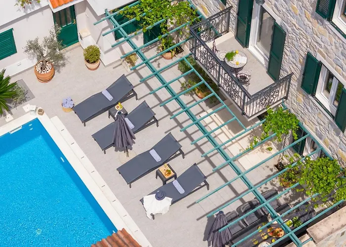 Villa Filipetti In Center, 4 En-suite Bedrooms Charming Stone House, Heated Private Pool, 600m From Makarska