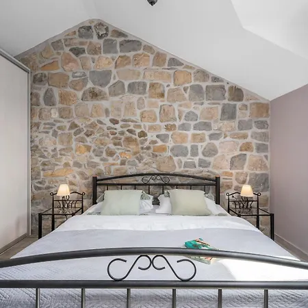 Filipetti In Center, 4 En-suite Bedrooms Charming Stone House, Heated Private Pool, 600m From Villa Makarska