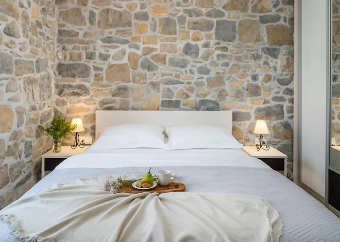 Filipetti In Center, 4 En-suite Bedrooms Charming Stone House, Heated Private Pool, 600m From Villa Makarska