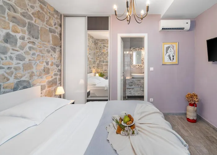 Villa Filipetti In Center, 4 En-suite Bedrooms Charming Stone House, Heated Private Pool, 600m From Makarska