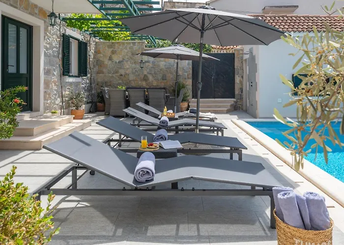 Filipetti In Center, 4 En-suite Bedrooms Charming Stone House, Heated Private Pool, 600m From * Makarska
