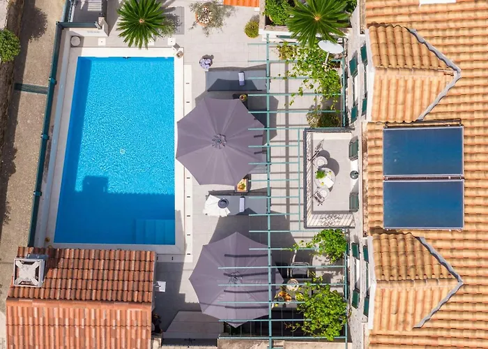 Filipetti In Center, 4 En-suite Bedrooms Charming Stone House, Heated Private Pool, 600m From Makarska